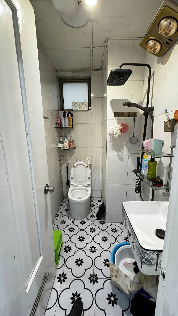 Bán nhà Linh Đàm - diện tích 76,3m2 36 tầng - Căn hộ lô góc view hồ - giá 4,75 tỷ