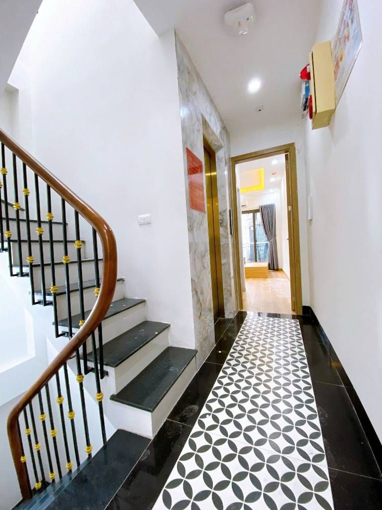 Bán nhà Giải Phóng - diện tích 41m2 7 tầng - Mặt ngõ ô tô, kinh doanh - giá 17,2 tỷ