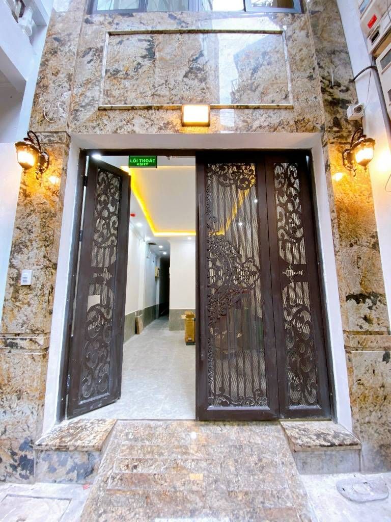 Bán nhà Giải Phóng - diện tích 41m2 7 tầng - Mặt ngõ ô tô, kinh doanh - giá 17,2 tỷ