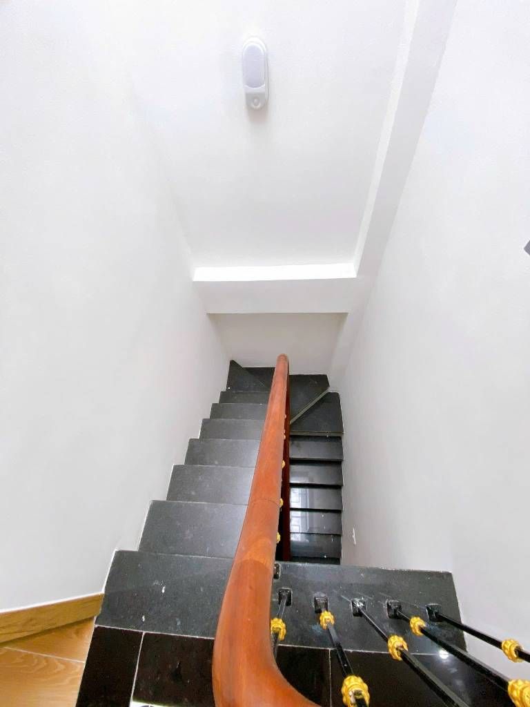 Bán nhà Giải Phóng - diện tích 41m2 7 tầng - Mặt ngõ ô tô, kinh doanh - giá 17,2 tỷ