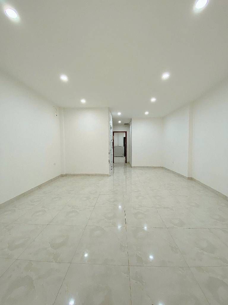 Bán nhà Ngõ Chùa Hưng Ký - diện tích 81.9m2 6 tầng - Ô tô tránh - giá 18,8 tỷ