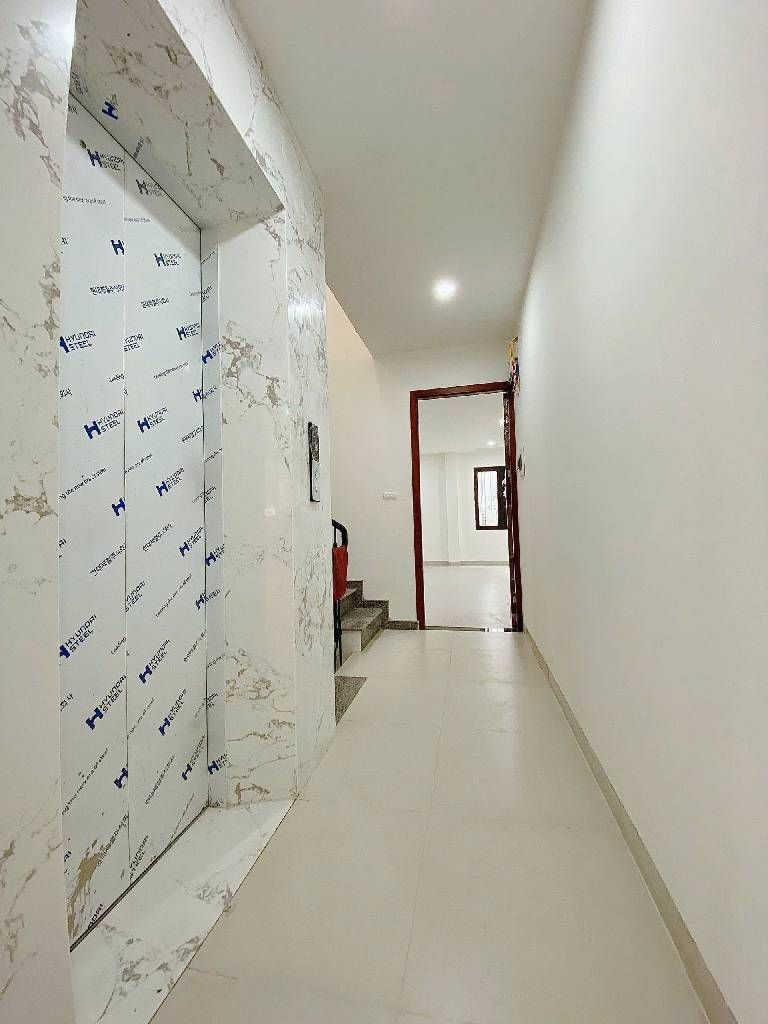 Bán nhà Ngõ Chùa Hưng Ký - diện tích 81.9m2 6 tầng - Ô tô tránh - giá 18,8 tỷ