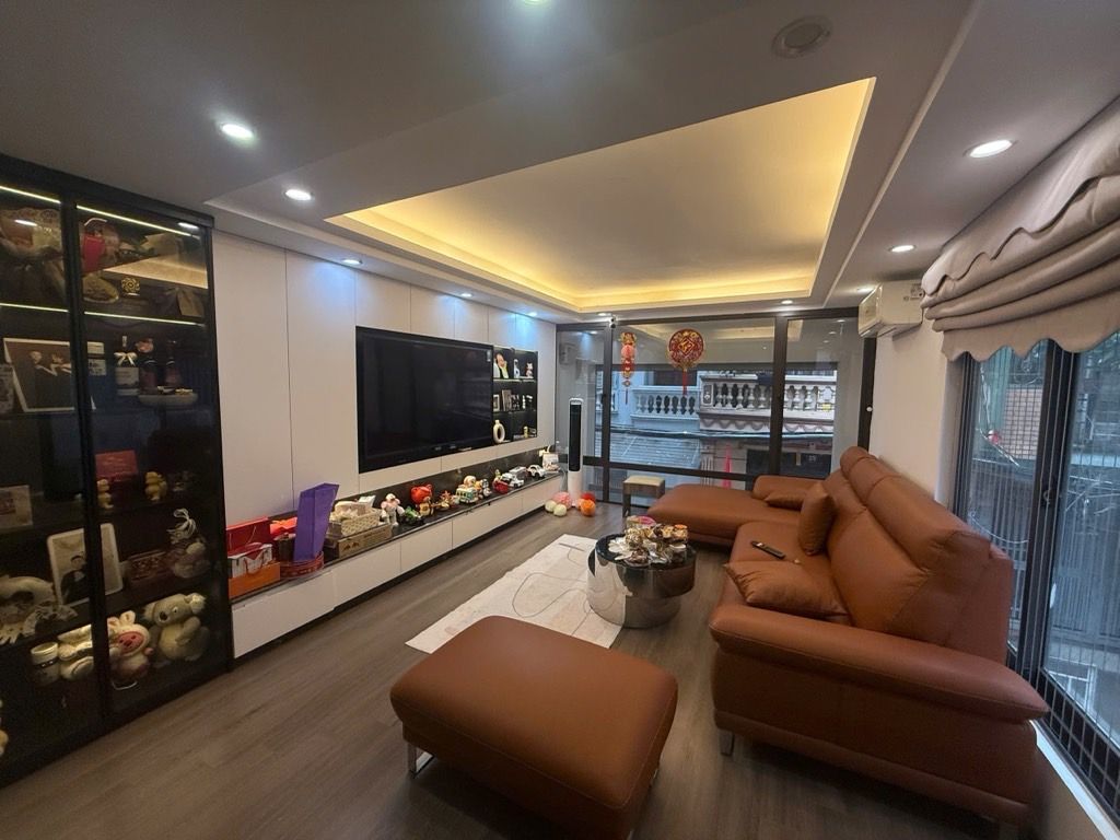 Bán nhà Thịnh Hào 1 - diện tích 35.4m2 6 tầng - ô tô vào nhà - giá 16,3 tỷ