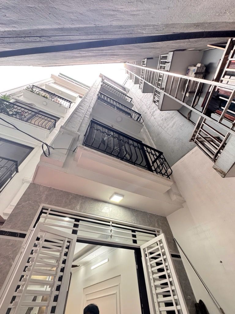 Bán nhà Trương Định - diện tích 32m2 5 tầng - Nhà đẹp hiện đại ở ngay - giá 8,8 tỷ