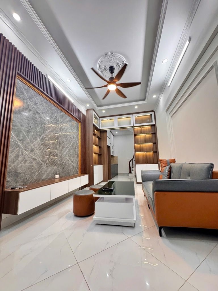 Bán nhà Trương Định - diện tích 32m2 5 tầng - Nhà đẹp hiện đại ở ngay - giá 8,8 tỷ