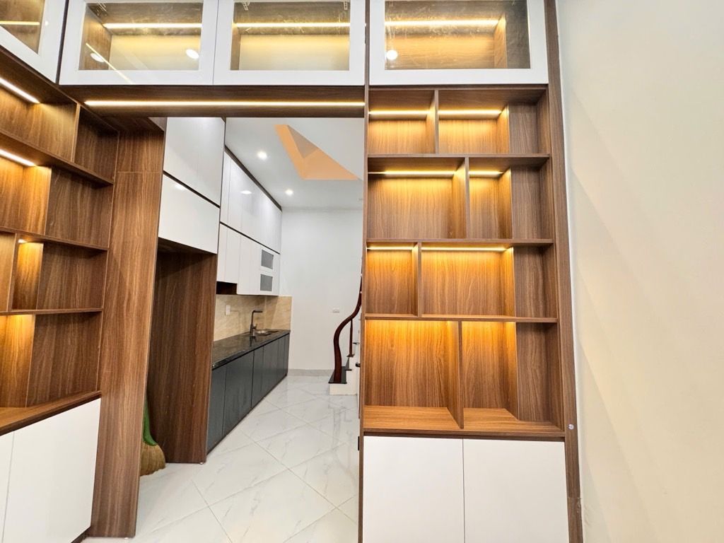 Bán nhà Trương Định - diện tích 32m2 5 tầng - Nhà đẹp hiện đại ở ngay - giá 8,8 tỷ