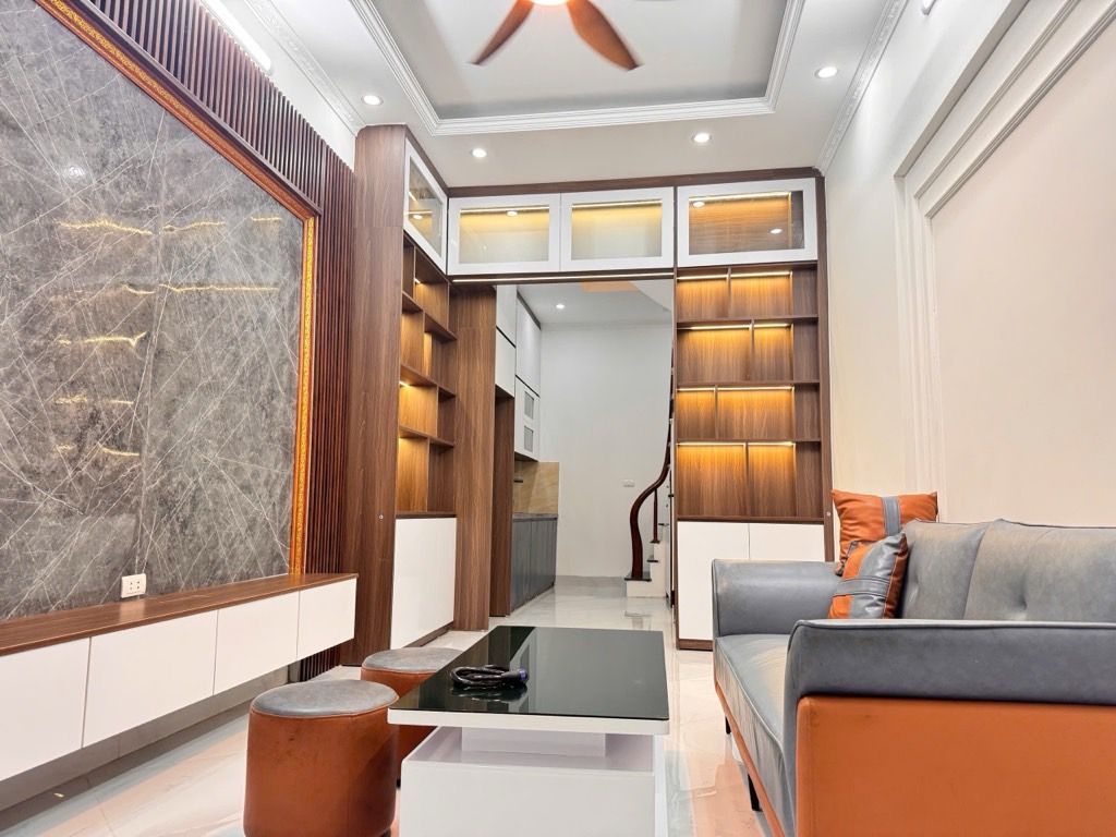 Bán nhà Trương Định - diện tích 32m2 5 tầng - Nhà đẹp hiện đại ở ngay - giá 8,8 tỷ