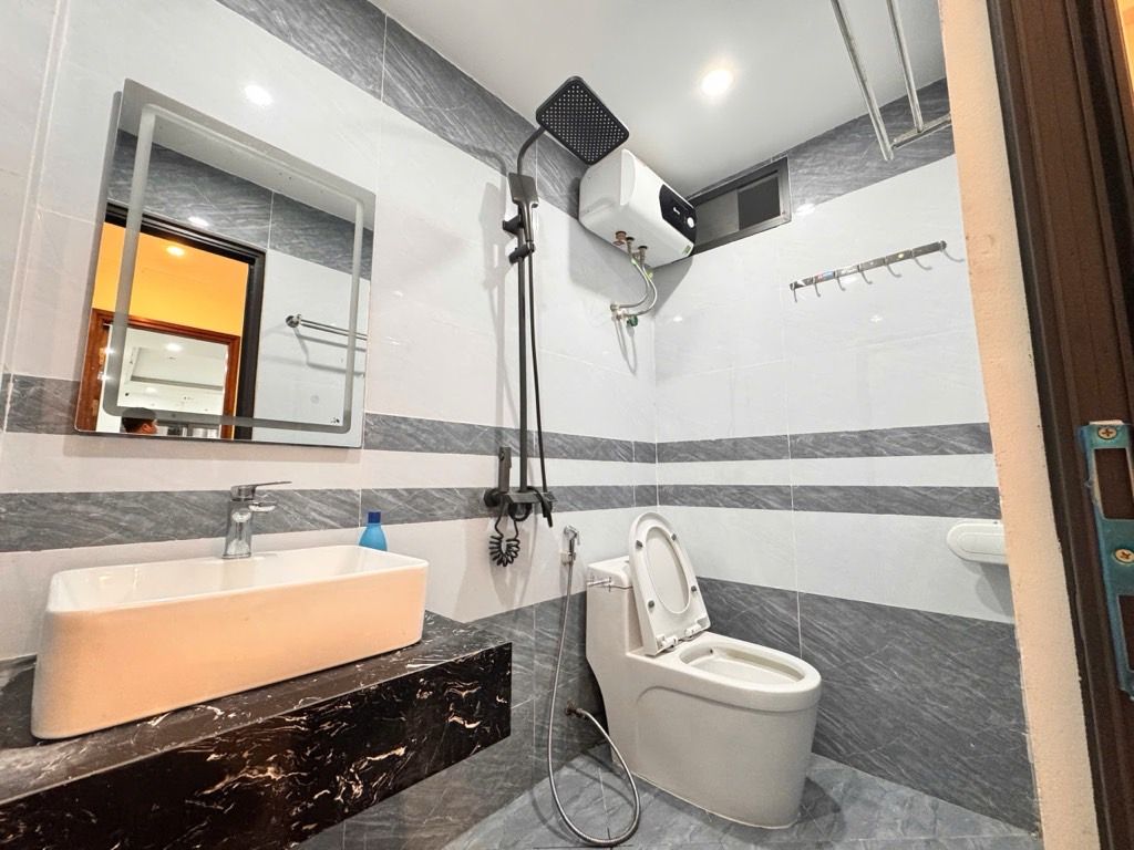 Bán nhà Trương Định - diện tích 32m2 5 tầng - Nhà đẹp hiện đại ở ngay - giá 8,8 tỷ