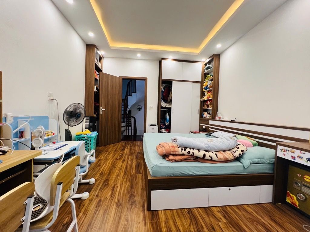 Bán nhà Hồng Mai - diện tích 32,5m2 5 tầng - ô tô vào ra thoải mái - giá 9,9 tỷ