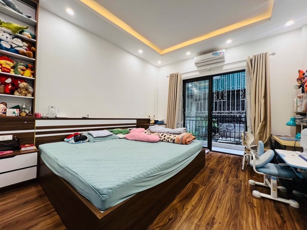 Bán nhà Hồng Mai - diện tích 32,5m2 5 tầng - ô tô vào ra thoải mái - giá 9,9 tỷ