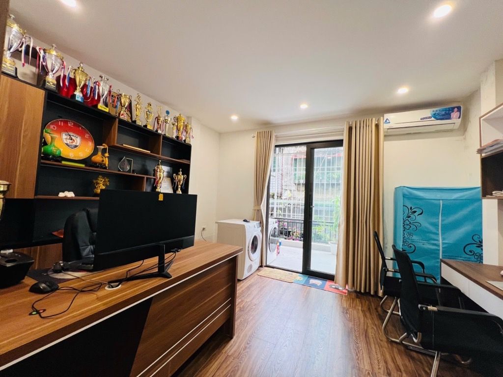 Bán nhà Hồng Mai - diện tích 32,5m2 5 tầng - ô tô vào ra thoải mái - giá 9,9 tỷ