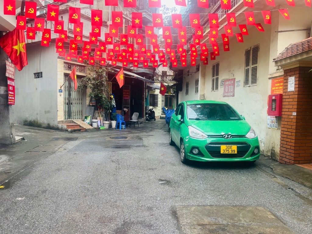 Bán nhà Hồng Mai - diện tích 32,5m2 5 tầng - ô tô vào ra thoải mái - giá 9,9 tỷ