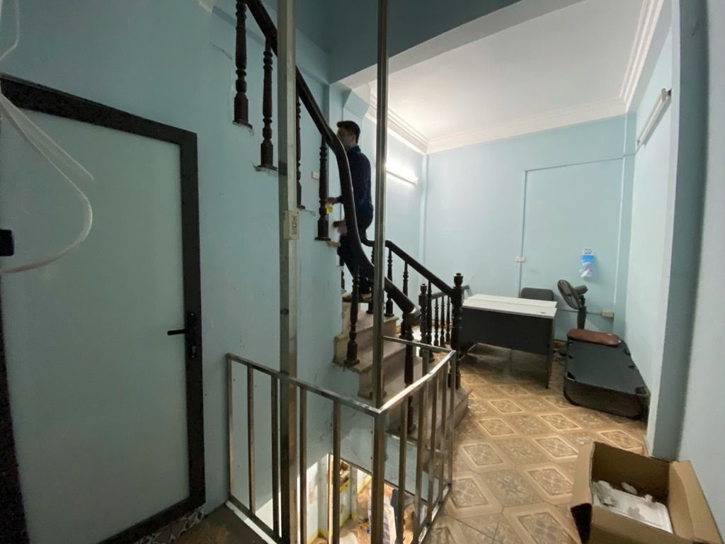 Bán nhà Đền Lừ - diện tích 30m2 6 tầng - Ô TÔ TRÁNH, VỈA HÈ - giá 16 tỷ