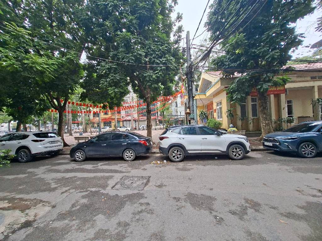 Bán nhà Ngụy Như Kon Tum - diện tích 28.3m2 6 tầng - ô tô tránh - giá 17,9 tỷ