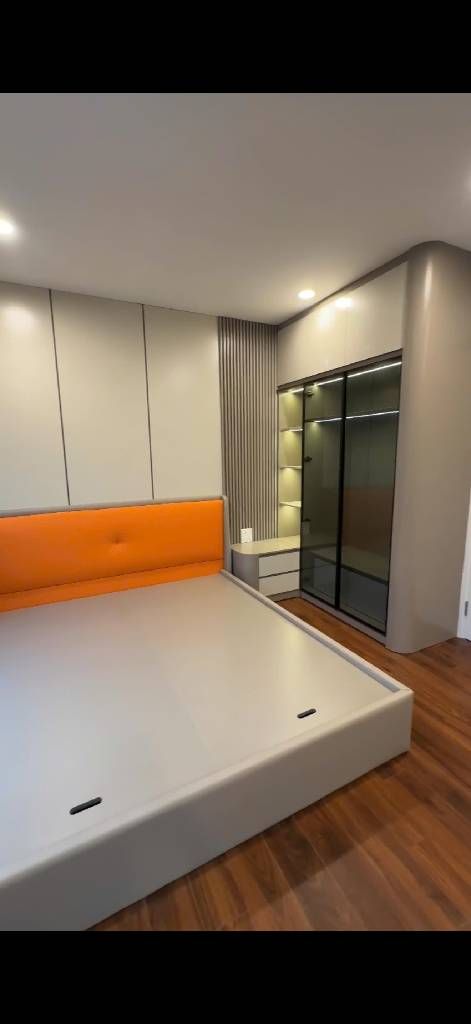 Bán nhà Đông Thiên - diện tích 31m2 5 tầng - SIÊU PHẨM MẶT PHỐ 5 TẦNG THANG MÁY - giá 14,4 tỷ