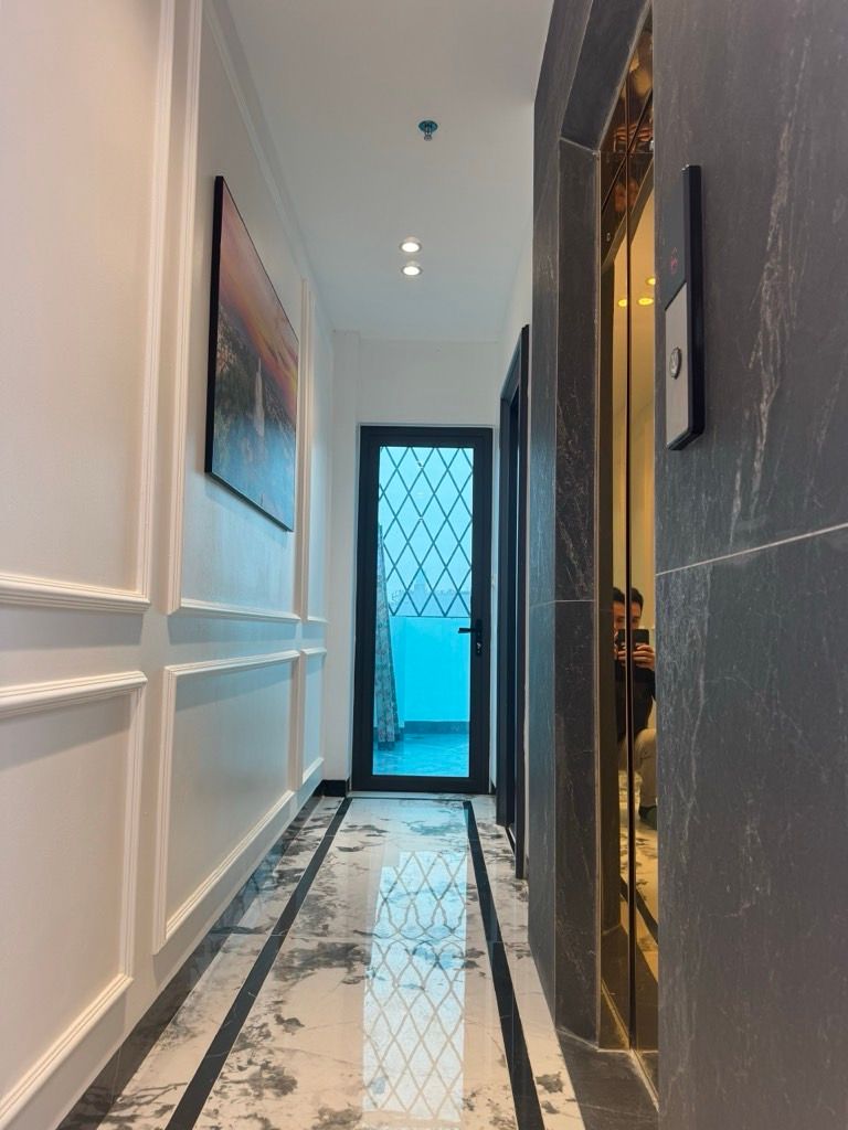 Bán nhà Trương Định - diện tích 61m2 7 tầng - Ngõ thông rộng - giá 17 tỷ