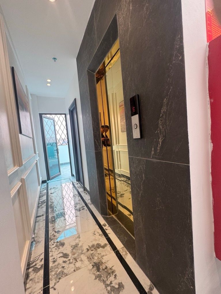 Bán nhà Trương Định - diện tích 66m2 7 tầng - Ngõ thông rộng - giá 17,4 tỷ