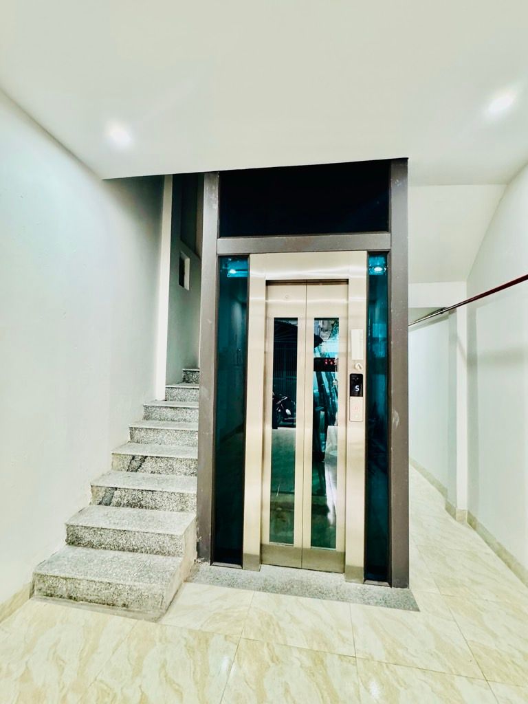 Bán nhà Trương Định - diện tích 49m2 5 tầng - Mặt ngõ ô tô - giá 14,3 tỷ