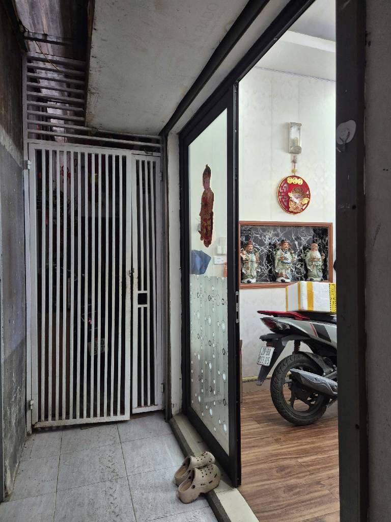 Bán nhà Thanh Xuân - diện tích 22m2 2 tầng - Ô TÔ ĐỖ CỔNG - giá 2,2 tỷ