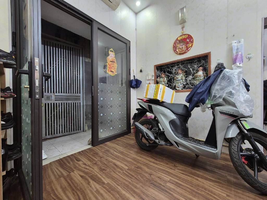 Bán nhà Thanh Xuân - diện tích 22m2 2 tầng - Ô TÔ ĐỖ CỔNG - giá 2,2 tỷ