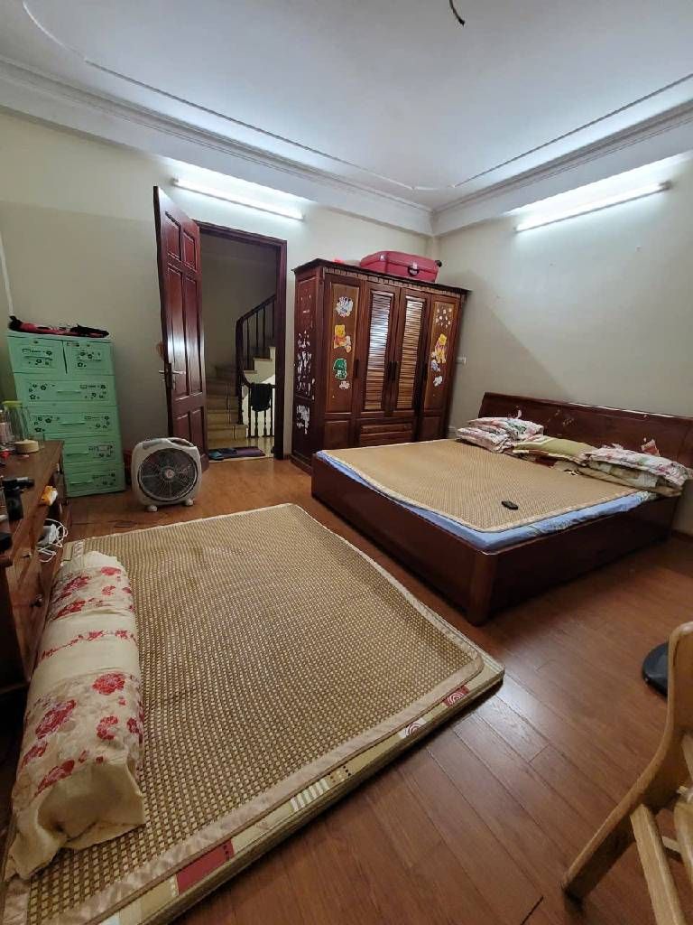 Bán nhà Hào Nam - diện tích 35m2 5 tầng - Gần Ga Cát Linh - giá 9,3 tỷ