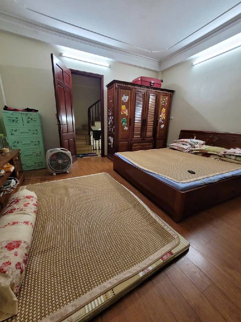 Bán nhà Hào Nam - diện tích 35m2 5 tầng - Gần Ga Cát Linh - giá 9,3 tỷ