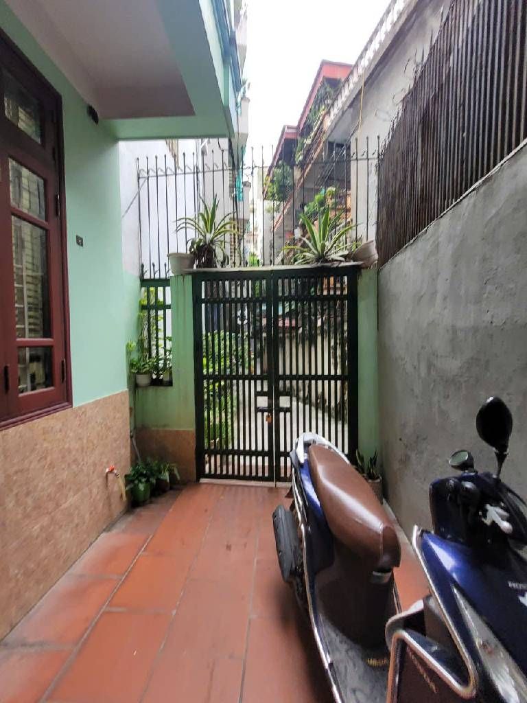 Bán nhà Hào Nam - diện tích 35m2 5 tầng - Gần Ga Cát Linh - giá 9,3 tỷ