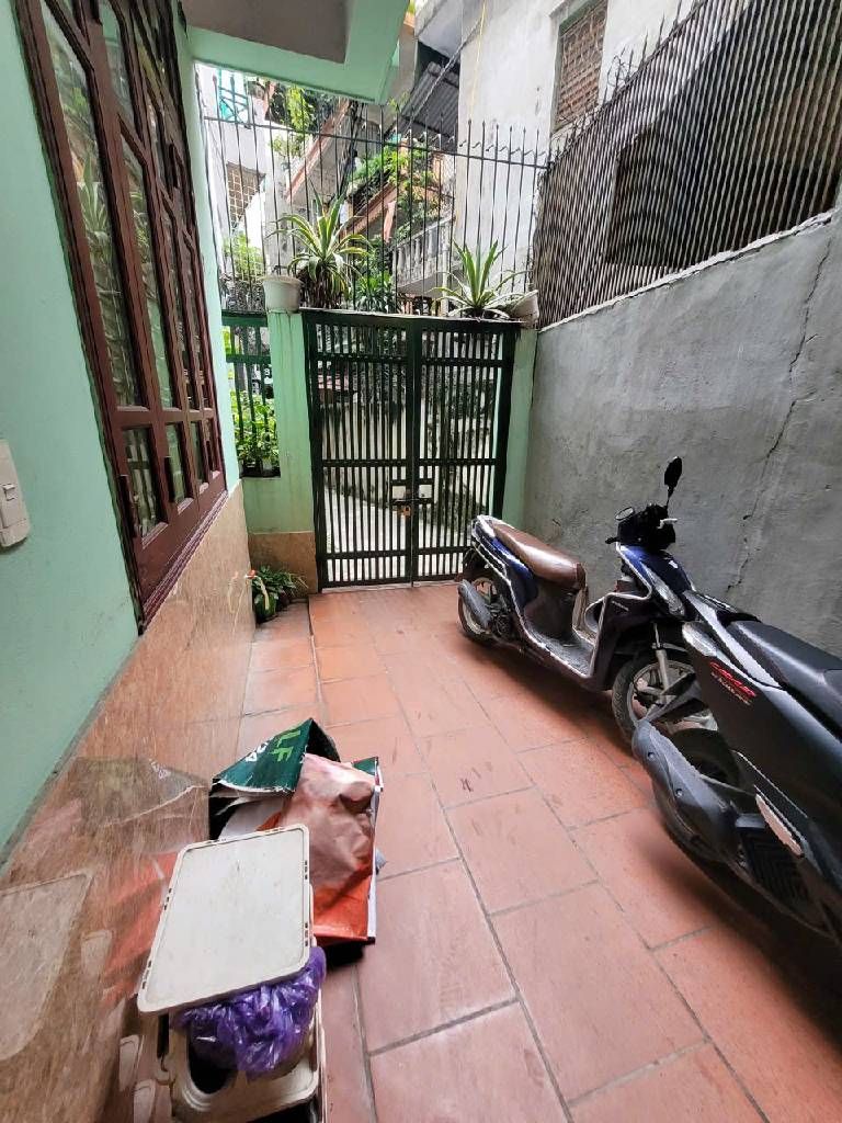 Bán nhà Hào Nam - diện tích 35m2 5 tầng - Gần Ga Cát Linh - giá 9,3 tỷ