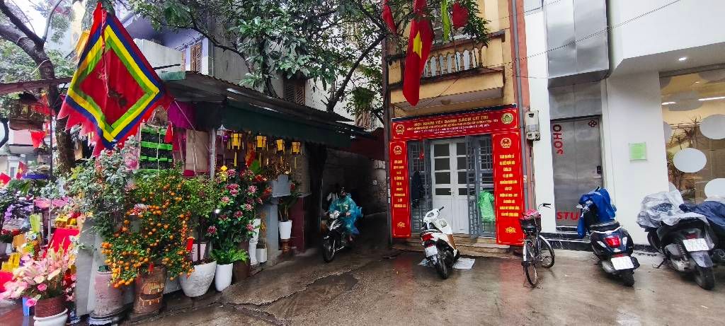 Bán nhà Hào Nam - diện tích 35m2 5 tầng - Gần Ga Cát Linh - giá 9,3 tỷ