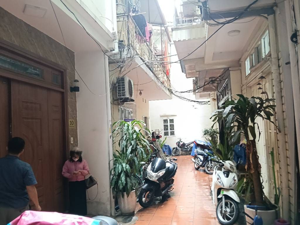 Bán nhà Hào Nam - diện tích 31m2 4 tầng - Vị trí siêu đẹp gần Ga Cát Linh - giá 10,96 tỷ