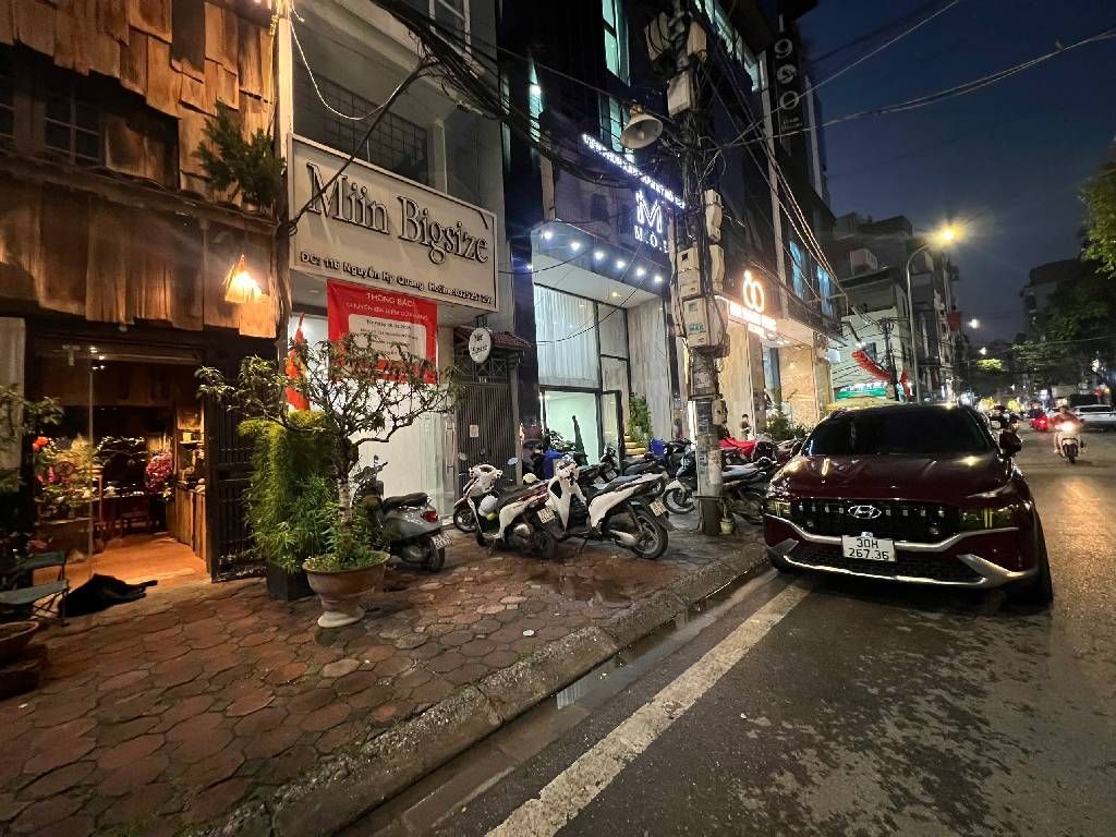 Bán nhà Nguyễn Hy Quang - diện tích 41,6m2 3 tầng - Mặt phố mới cho thuê kinh doanh sầm uất - giá 23,2 tỷ