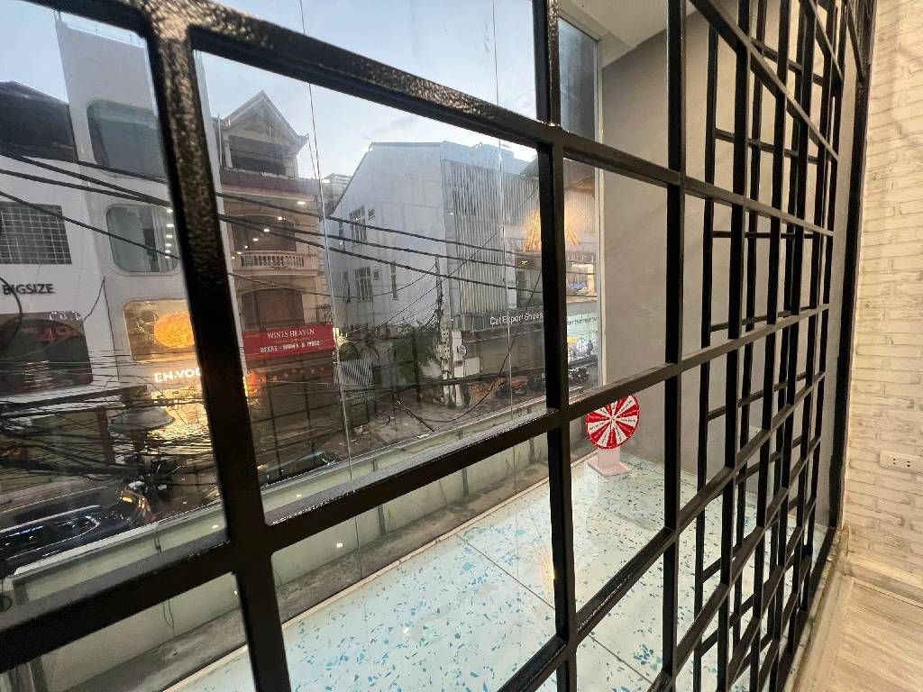 Bán nhà Nguyễn Hy Quang - diện tích 41,6m2 3 tầng - Mặt phố mới cho thuê kinh doanh sầm uất - giá 23,2 tỷ