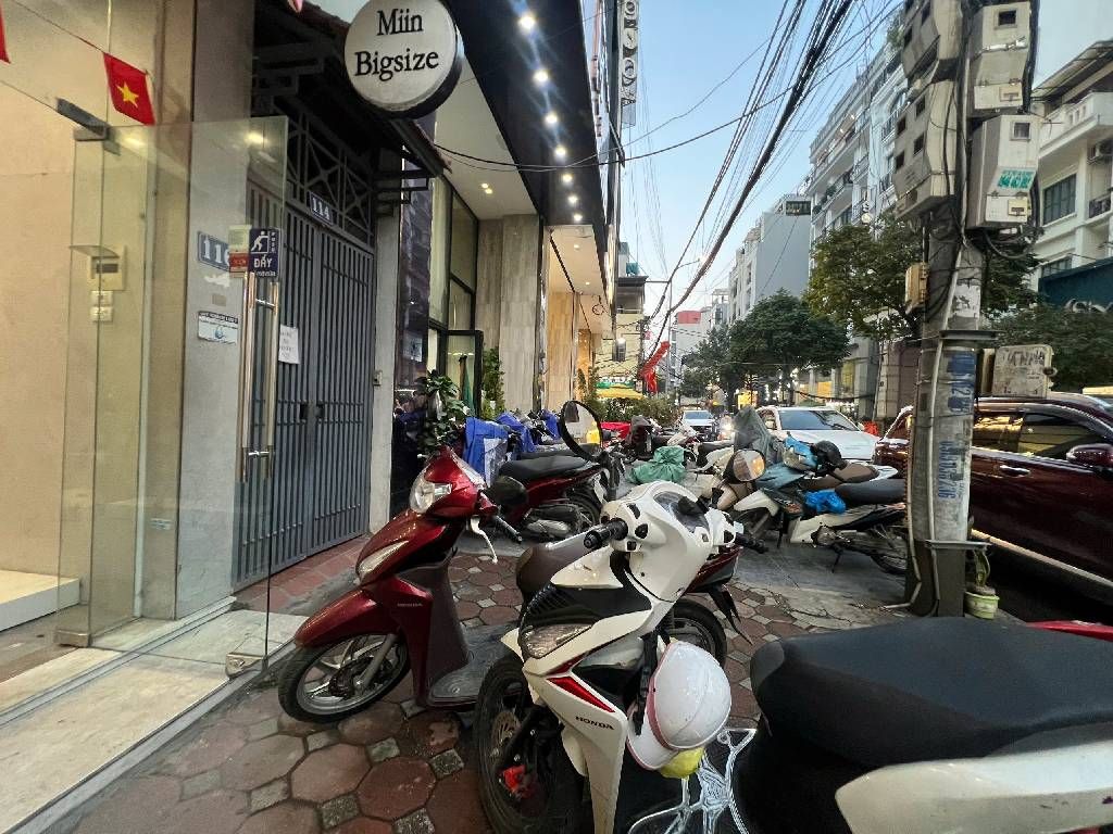 Bán nhà Nguyễn Hy Quang - diện tích 41,6m2 3 tầng - Mặt phố mới cho thuê kinh doanh sầm uất - giá 23,2 tỷ