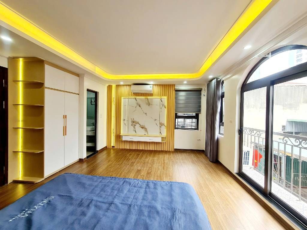 Bán nhà Minh Khai - diện tích 37m2 6 tầng - Lô góc, ô tô - giá 18,3 tỷ