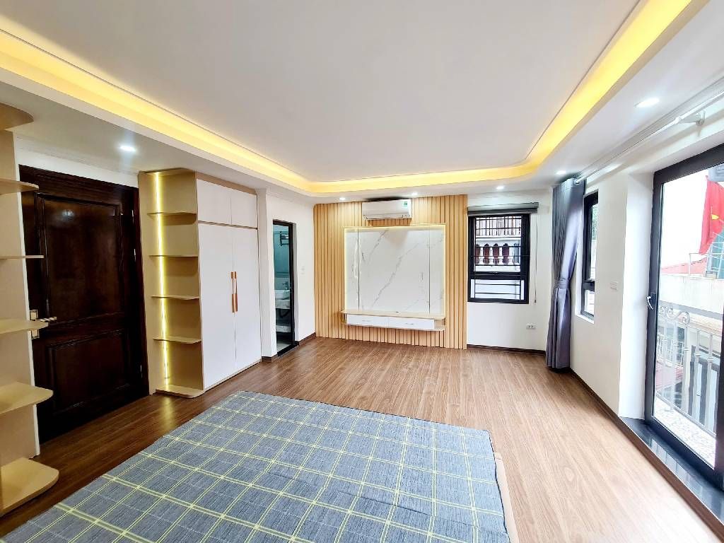 Bán nhà Minh Khai - diện tích 37m2 6 tầng - Lô góc, ô tô - giá 18,3 tỷ