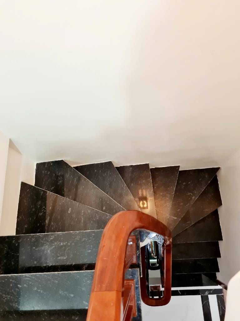 Bán nhà Minh Khai - diện tích 37m2 6 tầng - Lô góc, ô tô - giá 18,3 tỷ