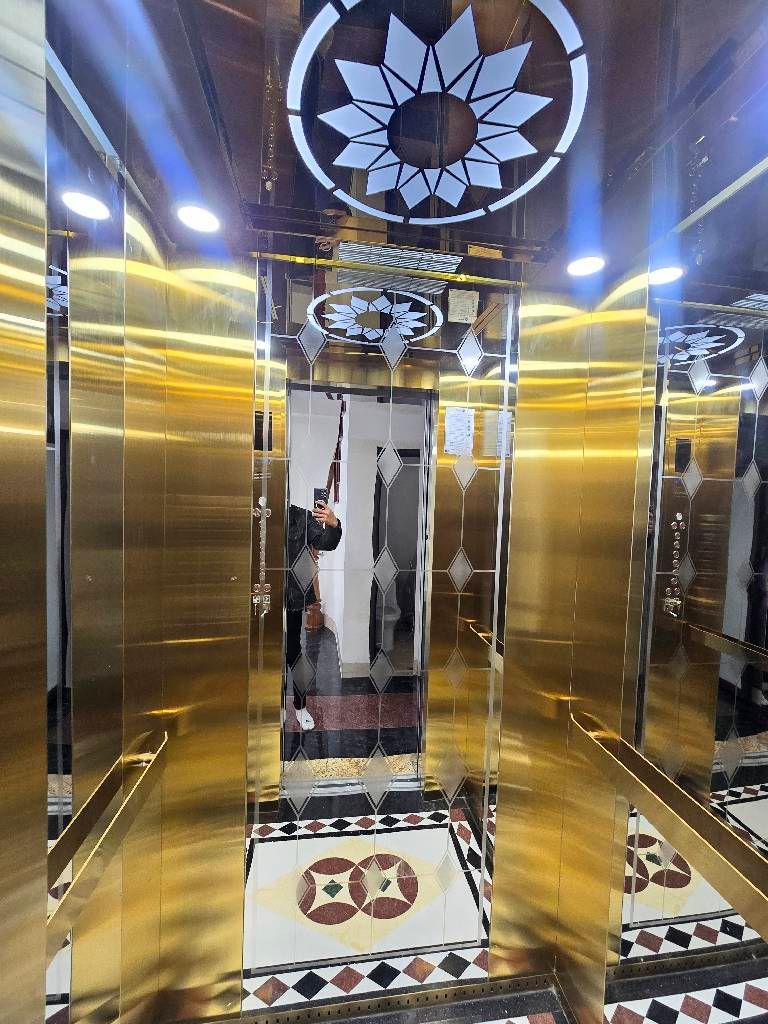 Bán nhà Minh Khai - diện tích 37m2 6 tầng - Lô góc, ô tô - giá 18,3 tỷ