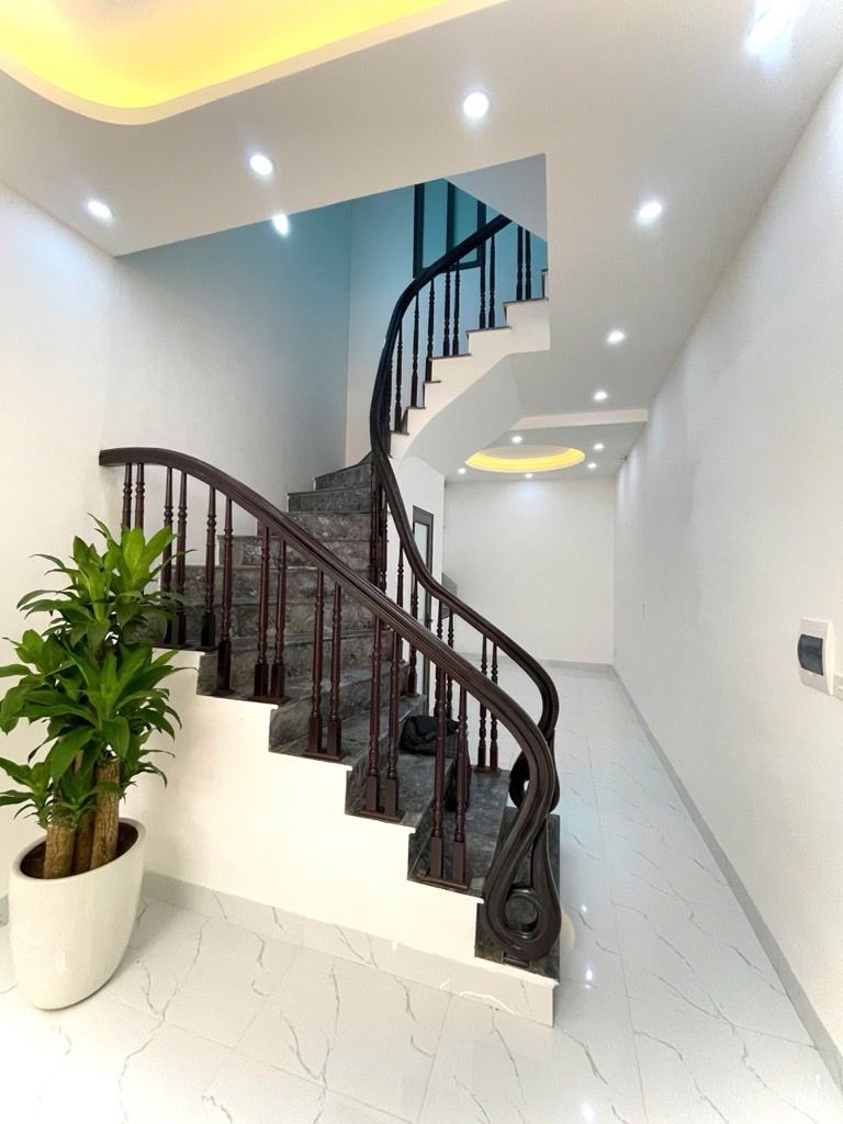 Bán nhà Ngõ Toàn Thắng - diện tích 40.6m2 4 tầng - Gần phố, ngõ thông - giá 12 tỷ