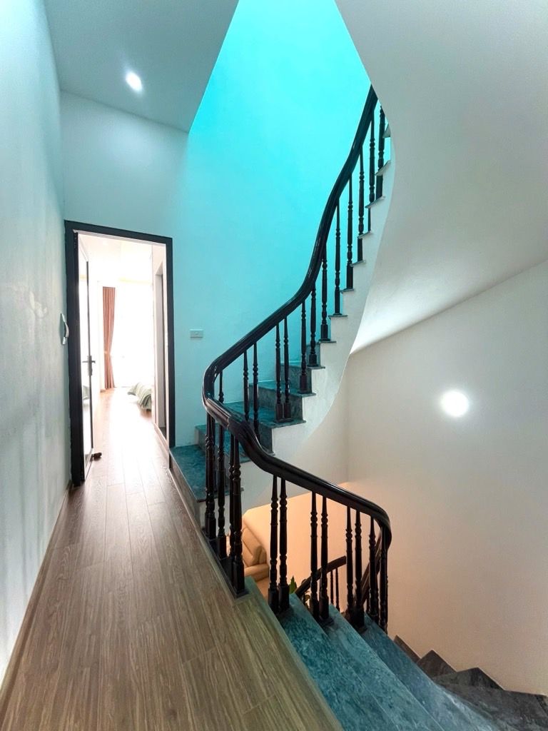 Bán nhà Ngõ Toàn Thắng - diện tích 40.6m2 4 tầng - Gần phố, ngõ thông - giá 12 tỷ