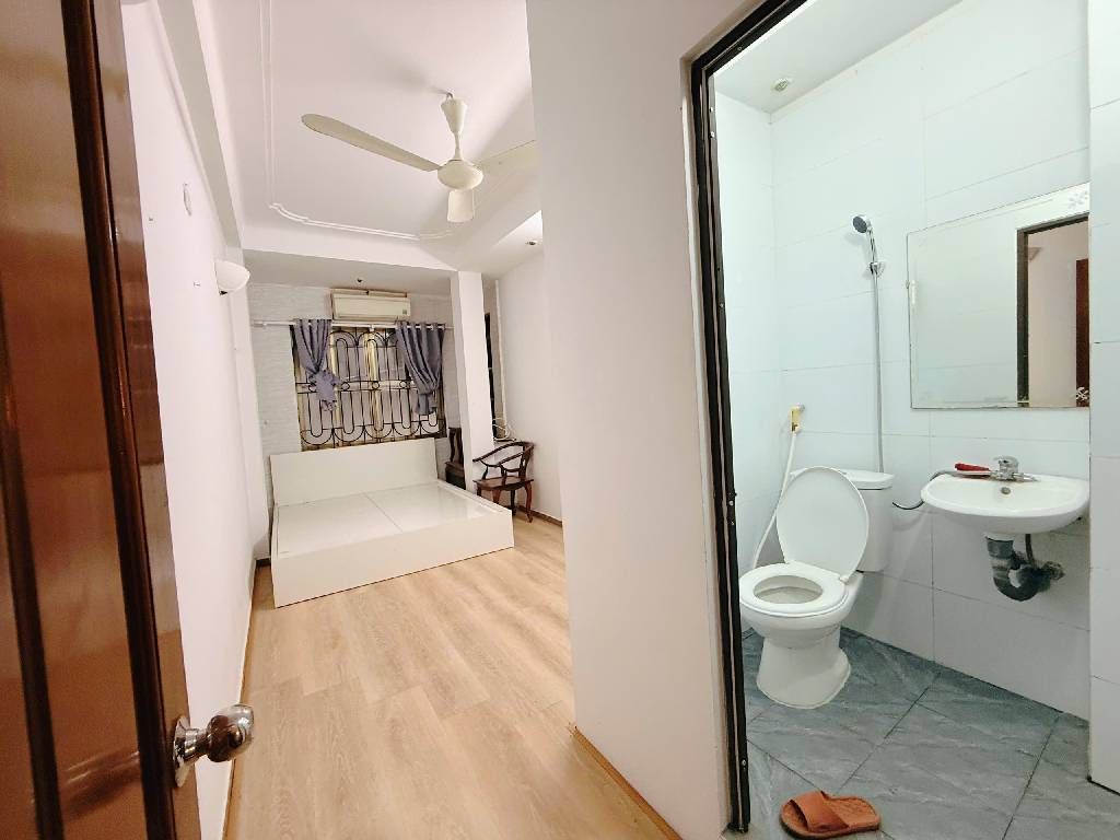 Bán nhà Lệnh Cư - diện tích 37.1m2 6 tầng - Nhà lô góc, kinh doanh nhỏ - giá 6,35 tỷ