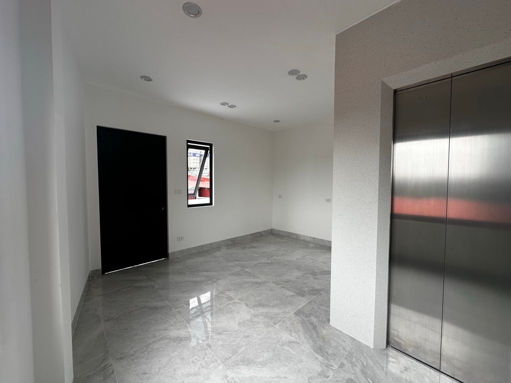 Bán nhà Lò Đúc - diện tích 35.5m2 5 tầng - LÔ GÓC 3 THOÁNG - FULL CÔNG NĂNG 8 PN - giá 12,26 tỷ