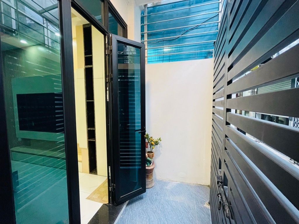 Bán nhà Ngõ Chợ Khâm Thiên - diện tích 41m2 4 tầng - Nhà mới đẹp, đầy đủ nội thất cực xịn - giá 12,6 tỷ