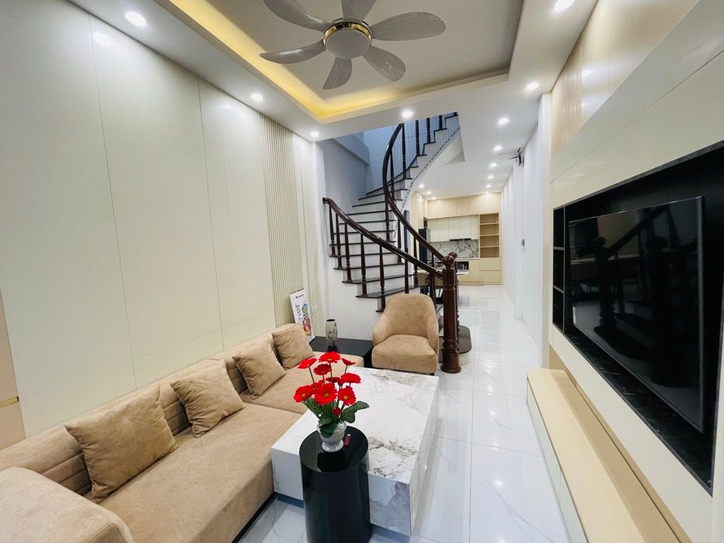 Bán nhà Ngõ Chợ Khâm Thiên - diện tích 41m2 4 tầng - Nhà mới đẹp, đầy đủ nội thất cực xịn - giá 12,6 tỷ