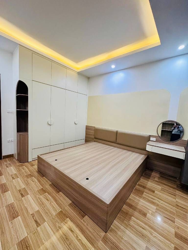 Bán nhà Hào Nam - diện tích 31m2 4 tầng - Vị trí siêu đẹp gần Ga Cát Linh - giá 10,96 tỷ