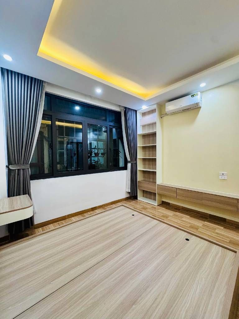 Bán nhà Hào Nam - diện tích 31m2 4 tầng - Vị trí siêu đẹp gần Ga Cát Linh - giá 10,96 tỷ