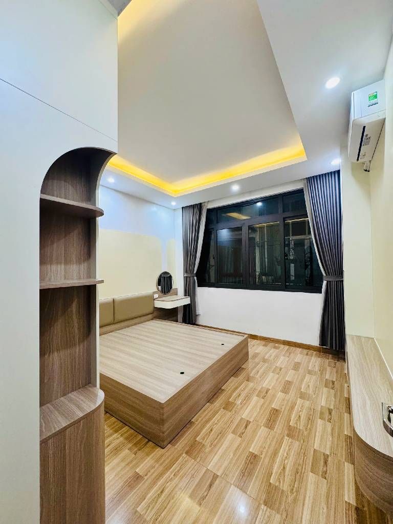 Bán nhà Hào Nam - diện tích 31m2 4 tầng - Vị trí siêu đẹp gần Ga Cát Linh - giá 10,96 tỷ