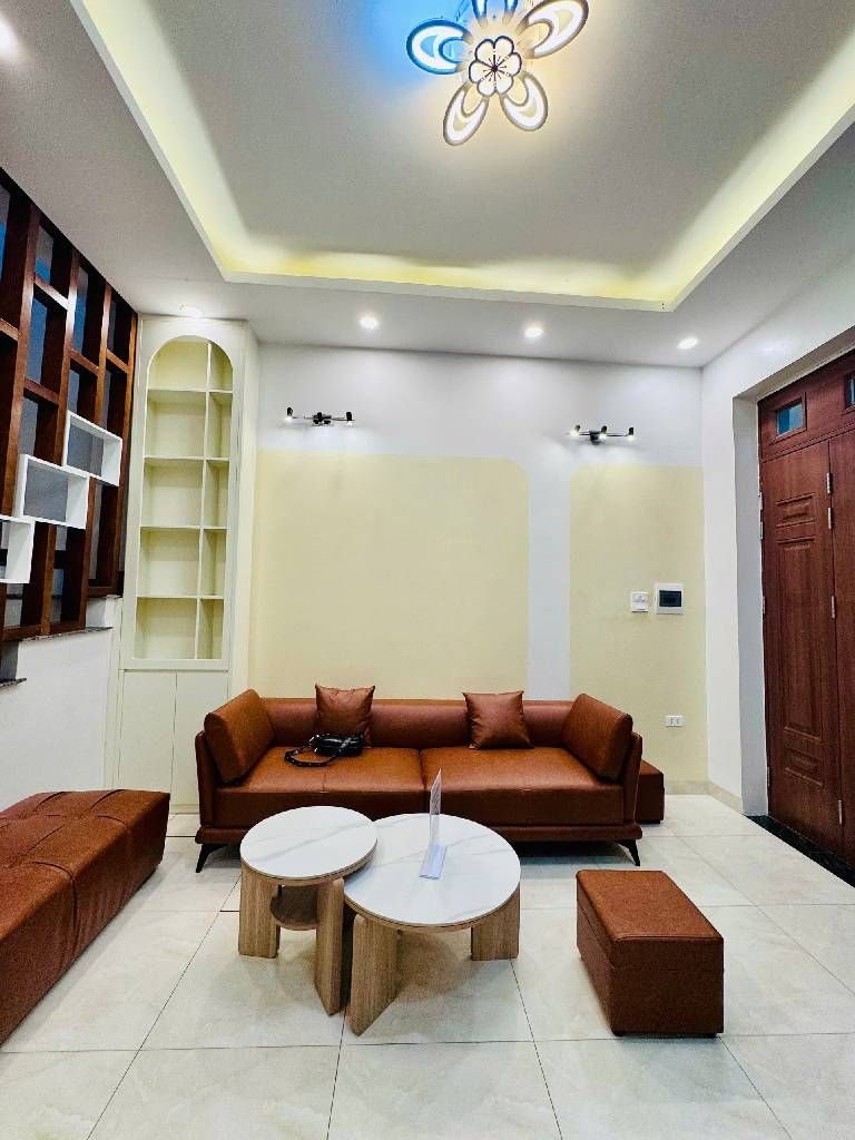 Bán nhà Hào Nam - diện tích 31m2 4 tầng - Vị trí siêu đẹp gần Ga Cát Linh - giá 10,96 tỷ