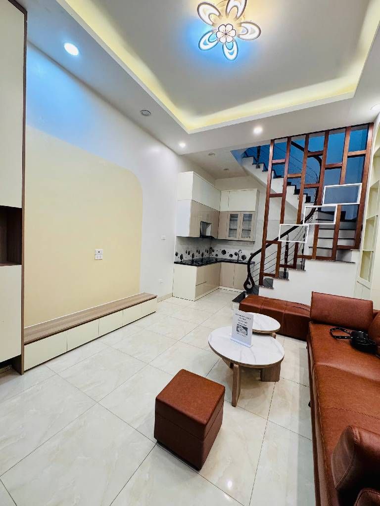 Bán nhà Hào Nam - diện tích 31m2 4 tầng - Vị trí siêu đẹp gần Ga Cát Linh - giá 10,96 tỷ