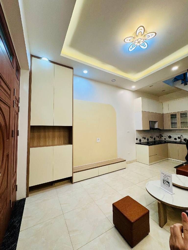 Bán nhà Hào Nam - diện tích 31m2 4 tầng - Vị trí siêu đẹp gần Ga Cát Linh - giá 10,96 tỷ