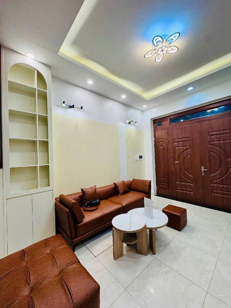 Bán nhà Hào Nam - diện tích 31m2 4 tầng - Vị trí siêu đẹp gần Ga Cát Linh - giá 10,96 tỷ